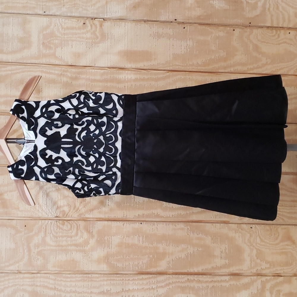 Betsy & Adam Black White Fit & Flare Lace Satin Special Occasion Dress Size 6